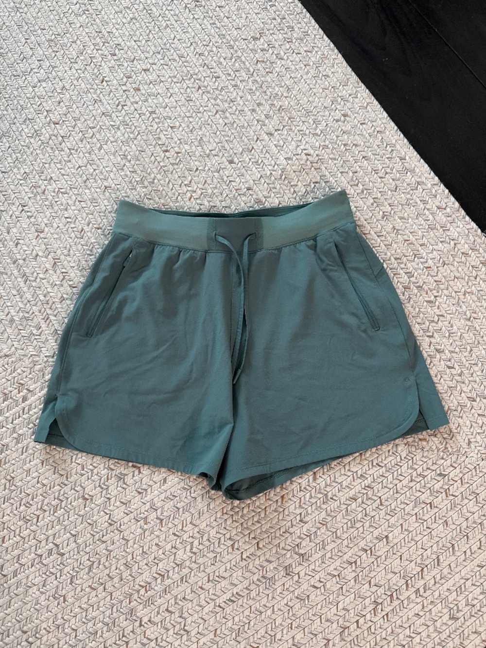 Lululemon 6 shorts